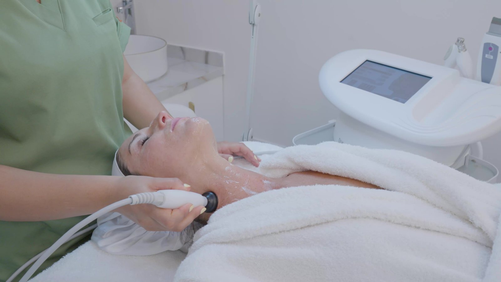 Soin du visage en cabine chez Tout en Éclat à Essaouira